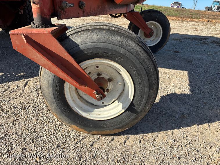 image for item ED2394 Hesston 8400 swather / windrower