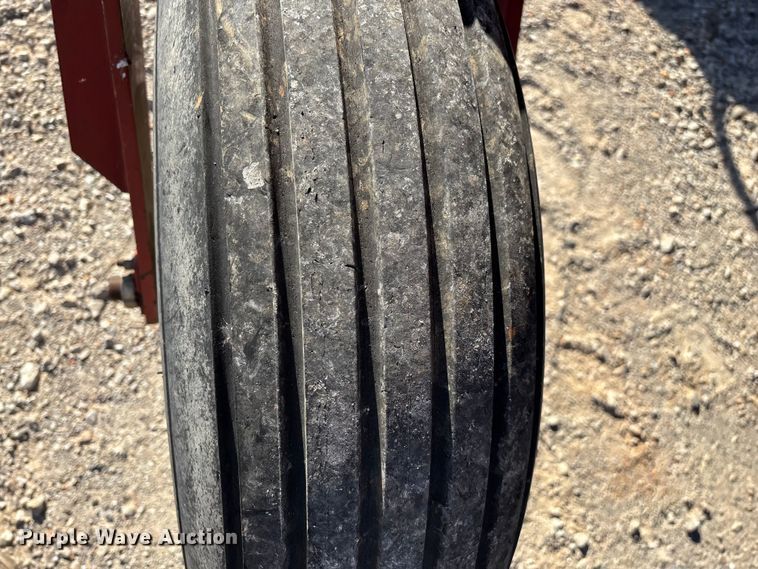 image for item ED2394 Hesston 8400 swather / windrower