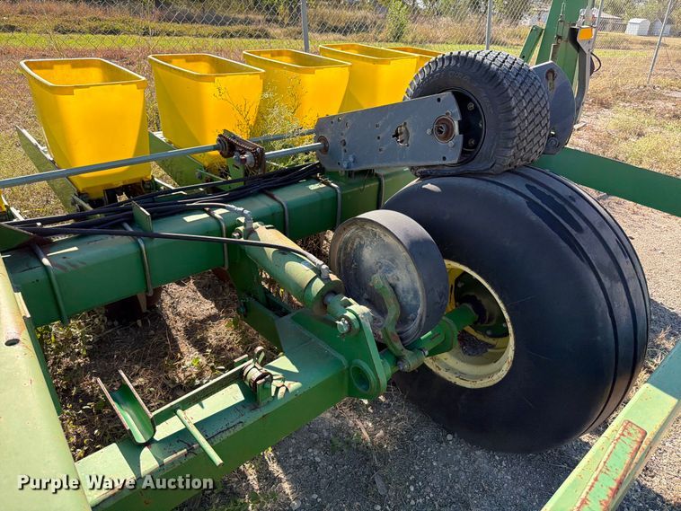 image for item ED4991 John Deere 1780 planter