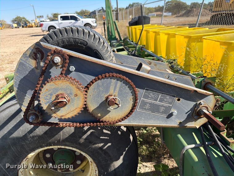 image for item ED4991 John Deere 1780 planter