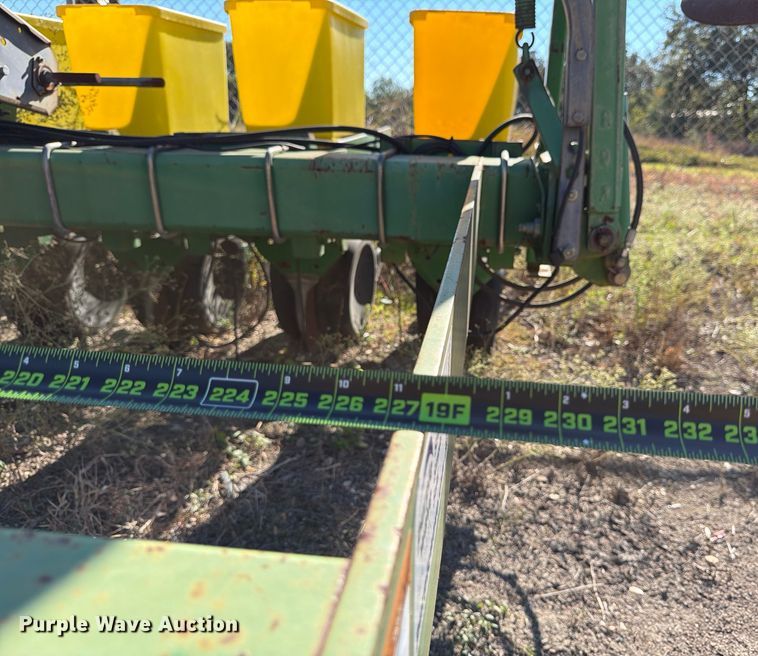 image for item ED4991 John Deere 1780 planter