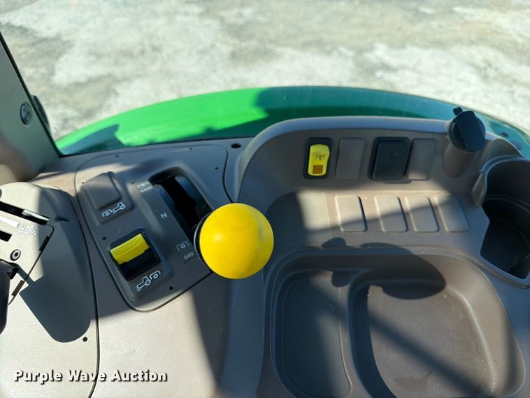 image for item ED5000 2022 John Deere 5115M MFWD tractor