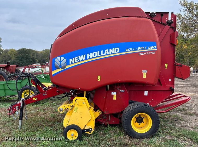 image for item EE4118 2017 New Holland Roll Belt 460 Cropcutter round baler
