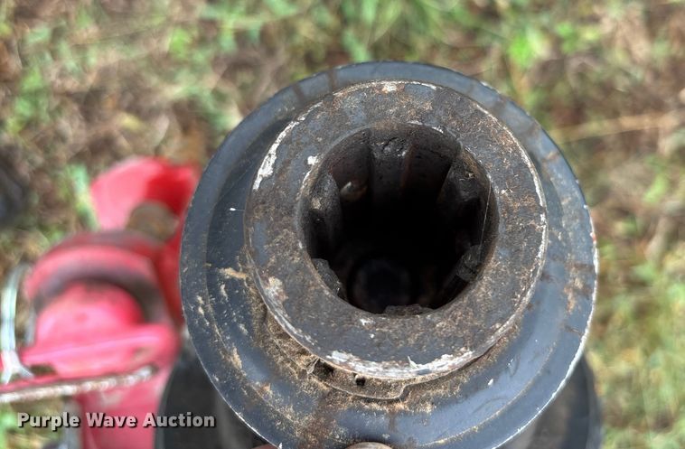 image for item EE4118 2017 New Holland Roll Belt 460 Cropcutter round baler