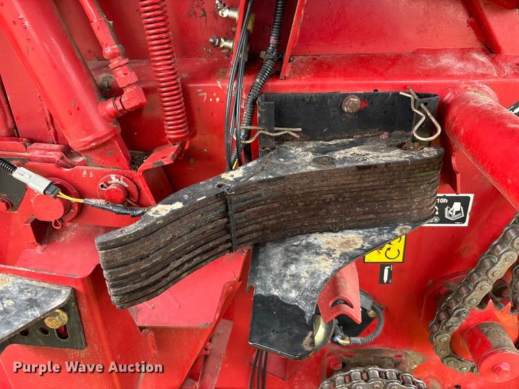 image for item EE4118 2017 New Holland Roll Belt 460 Cropcutter round baler