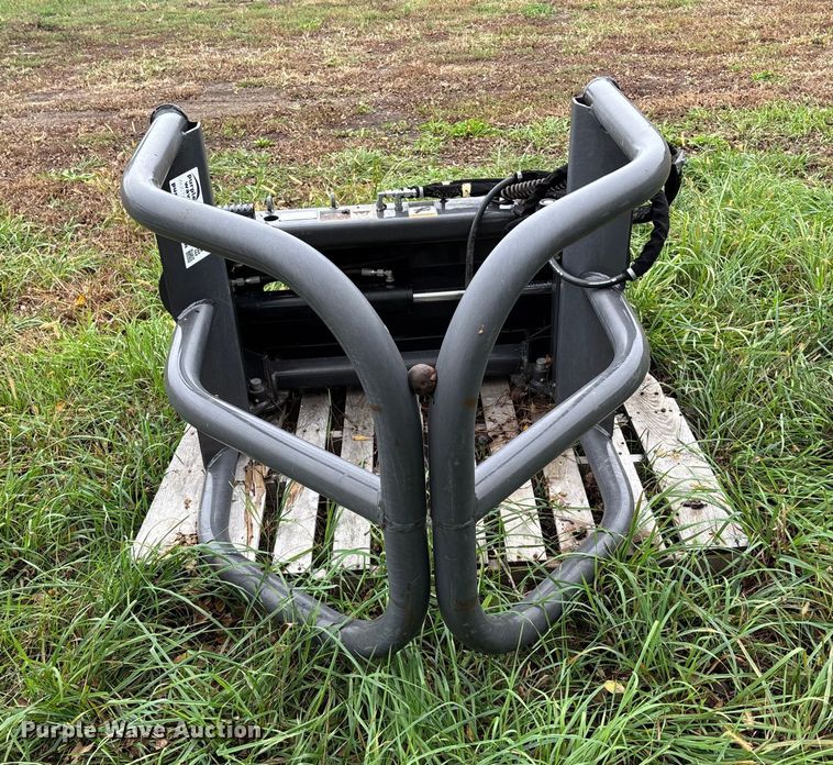 image for item EE4120 2019 CNH bale grabber