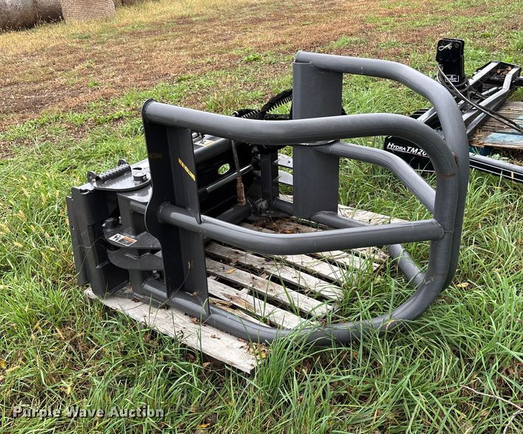 image for item EE4120 2019 CNH bale grabber