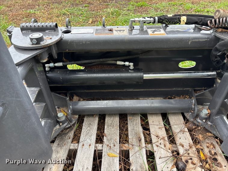 image for item EE4120 2019 CNH bale grabber