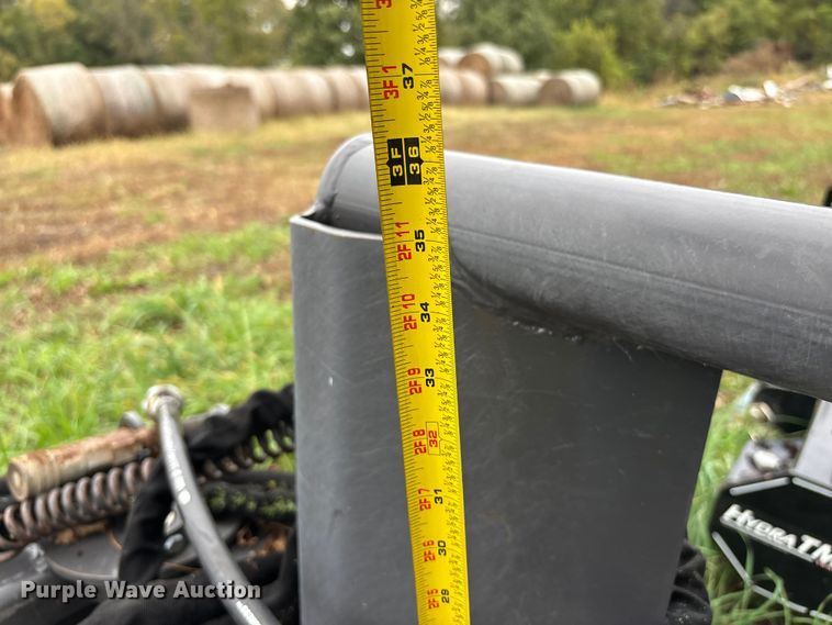 image for item EE4120 2019 CNH bale grabber