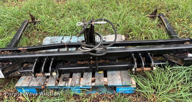 image for item EE4121 Hydrated Hydra TM200 hay bale unroller