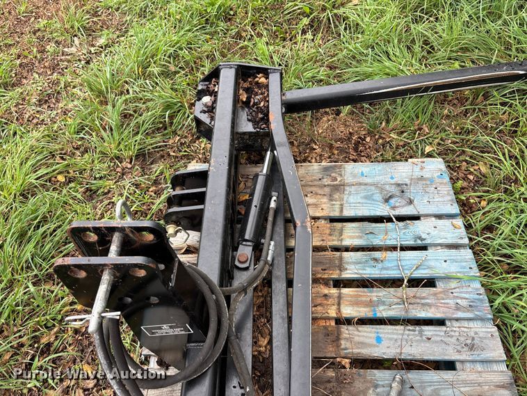 image for item EE4121 Hydrated Hydra TM200 hay bale unroller