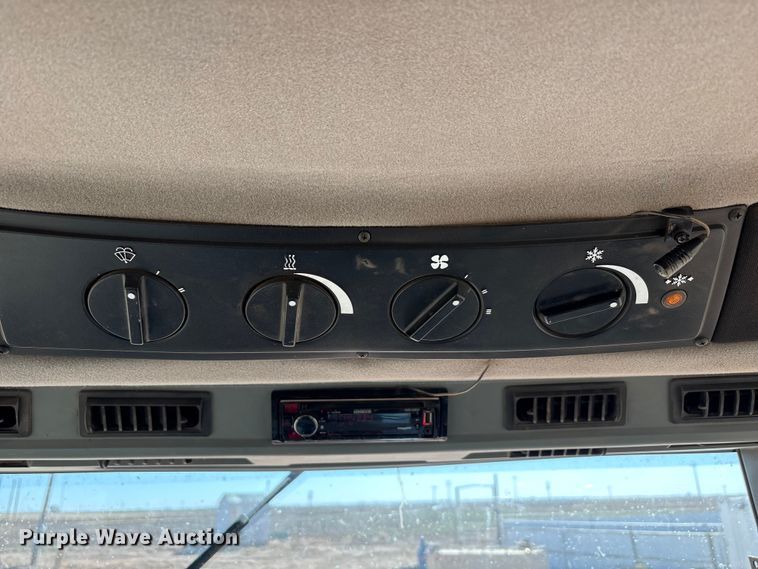 image for item EF6142 1996 Case-IH 7230 MFWD tractor