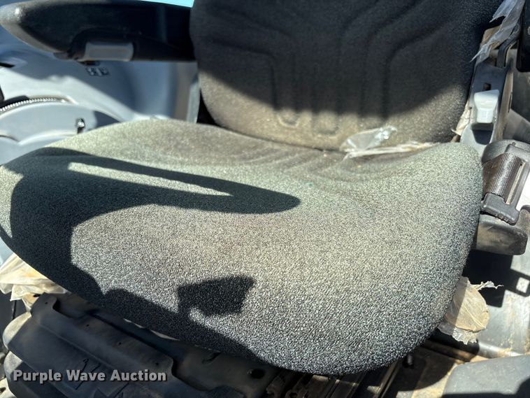 image for item EF6148 2022 Kubota M5-111D MFWD tractor