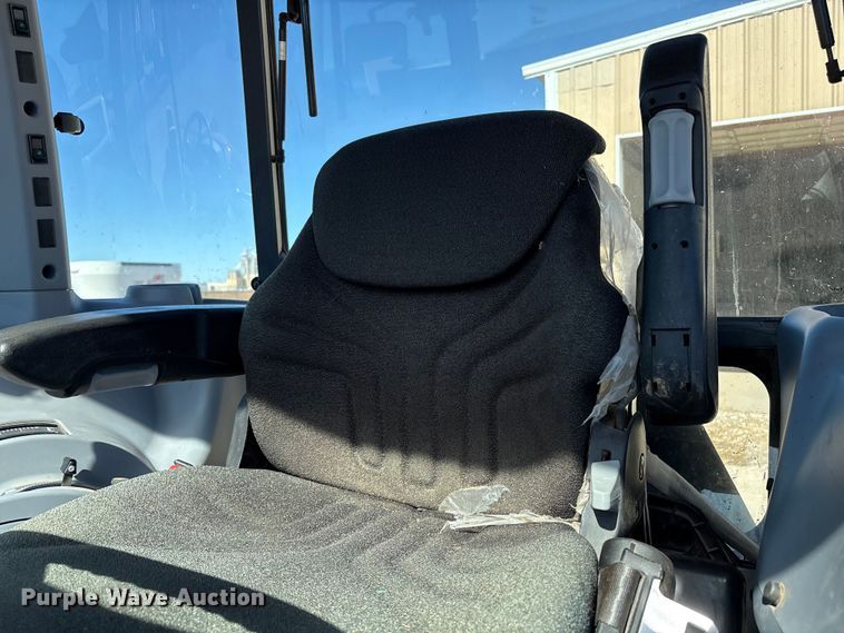 image for item EF6148 2022 Kubota M5-111D MFWD tractor