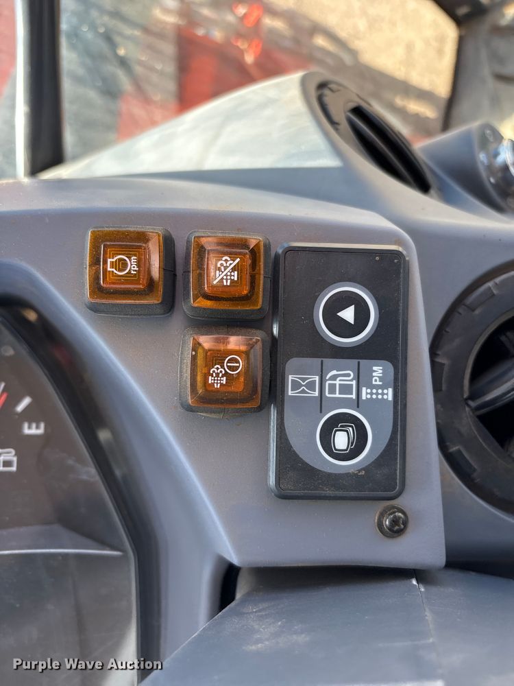 image for item EF6148 2022 Kubota M5-111D MFWD tractor