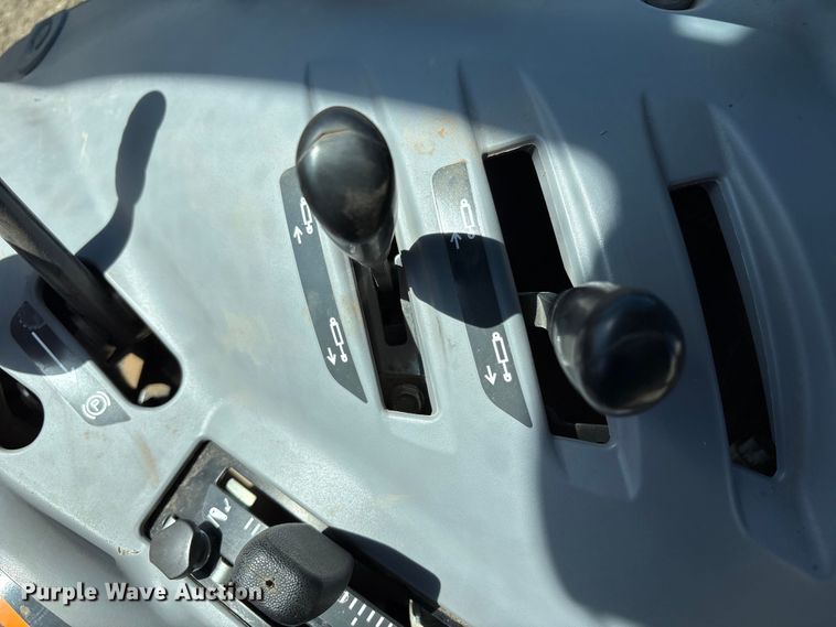 image for item EF6148 2022 Kubota M5-111D MFWD tractor