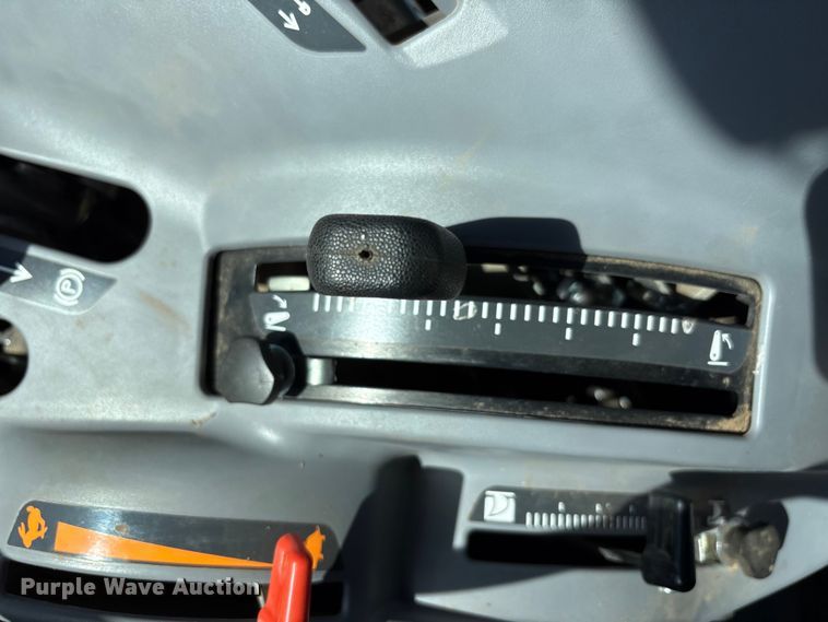 image for item EF6148 2022 Kubota M5-111D MFWD tractor