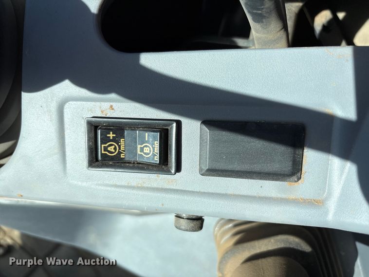 image for item EF6148 2022 Kubota M5-111D MFWD tractor