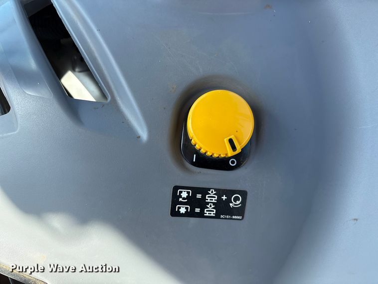 image for item EF6148 2022 Kubota M5-111D MFWD tractor