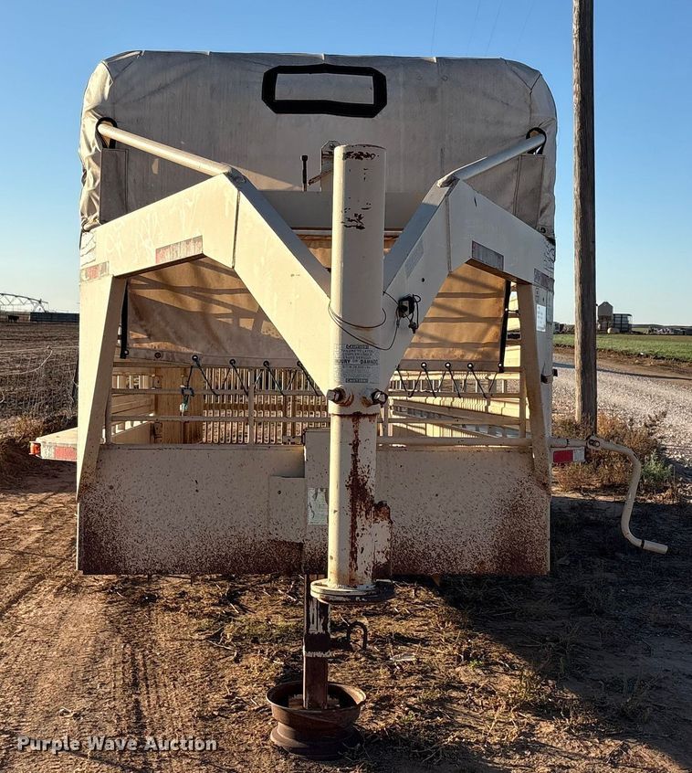 image for item EF6171 1997 Gooseneck A7A1 livestock trailer