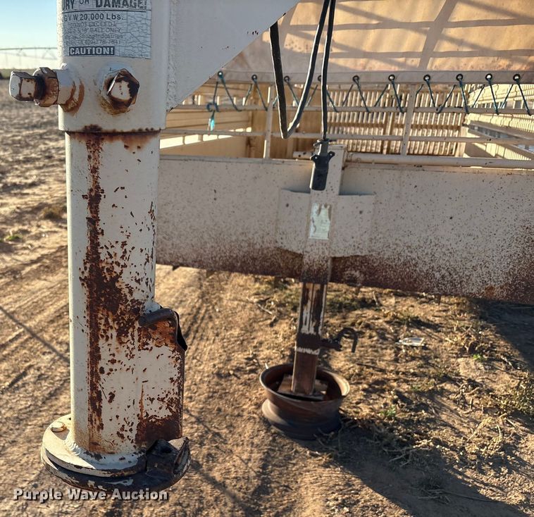 image for item EF6171 1997 Gooseneck A7A1 livestock trailer