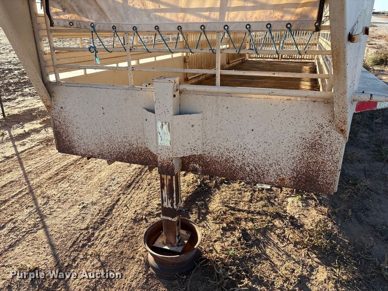 image for item EF6171 1997 Gooseneck A7A1 livestock trailer