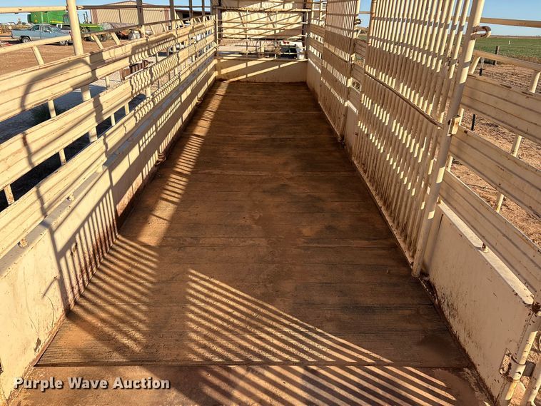 image for item EF6171 1997 Gooseneck A7A1 livestock trailer