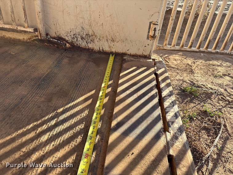 image for item EF6171 1997 Gooseneck A7A1 livestock trailer