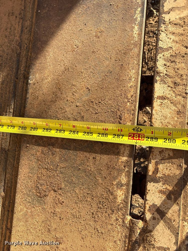 image for item EF6171 1997 Gooseneck A7A1 livestock trailer