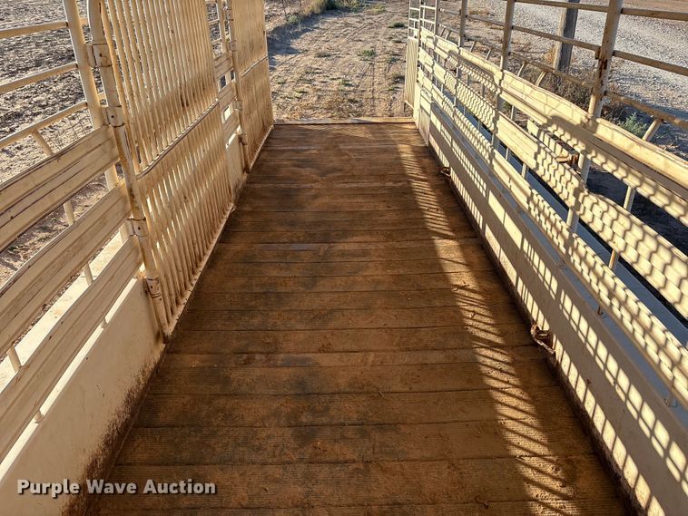 image for item EF6171 1997 Gooseneck A7A1 livestock trailer