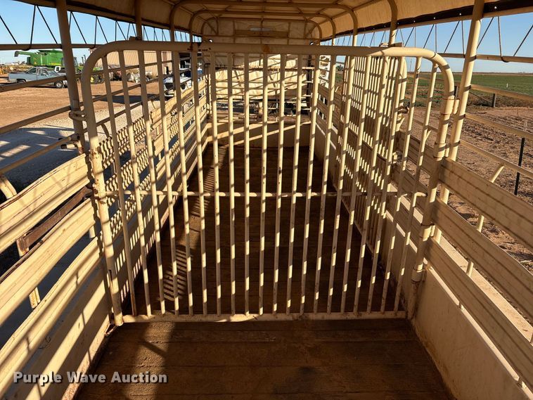 image for item EF6171 1997 Gooseneck A7A1 livestock trailer