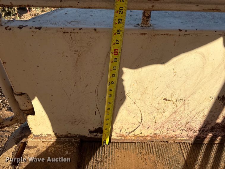 image for item EF6171 1997 Gooseneck A7A1 livestock trailer