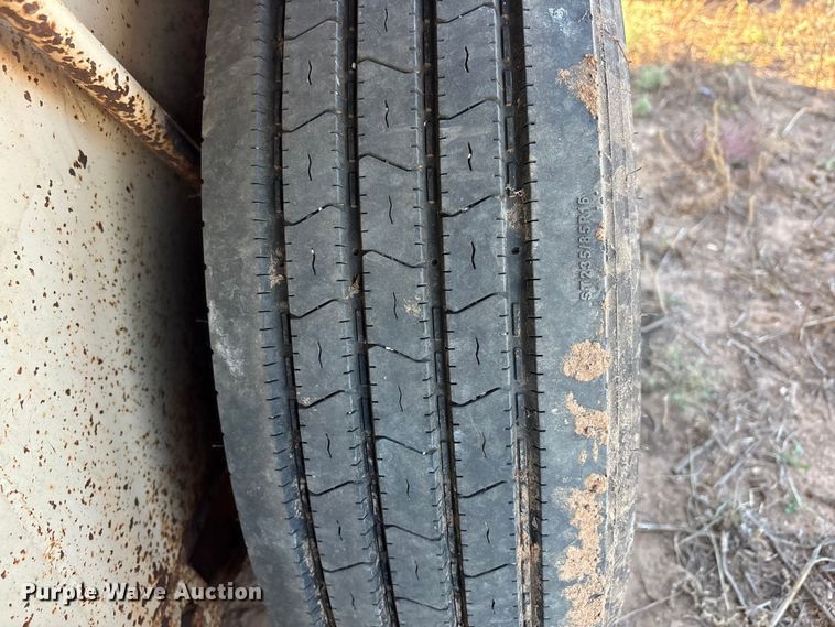 image for item EF6171 1997 Gooseneck A7A1 livestock trailer