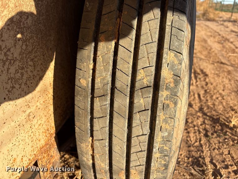 image for item EF6171 1997 Gooseneck A7A1 livestock trailer