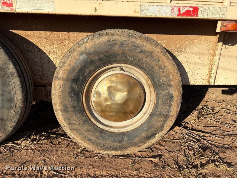 image for item EF6171 1997 Gooseneck A7A1 livestock trailer