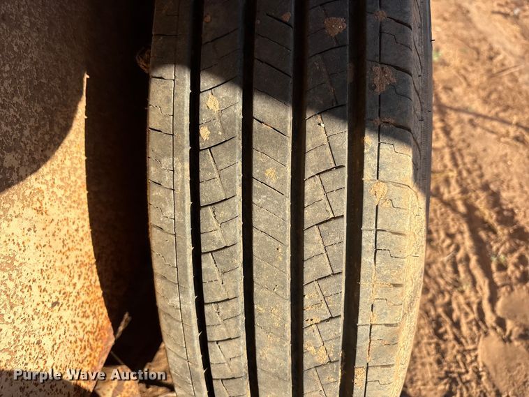 image for item EF6171 1997 Gooseneck A7A1 livestock trailer