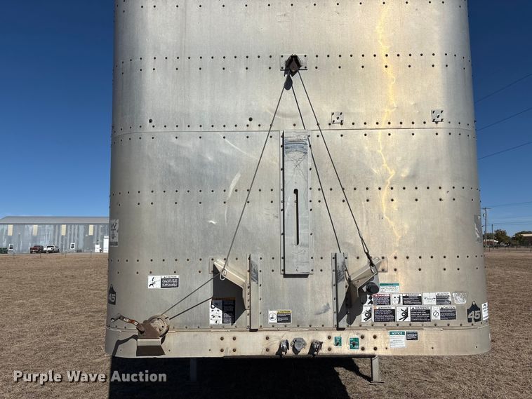 image for item EF6179 2005 Wilson PSDCL-402 livestock trailer