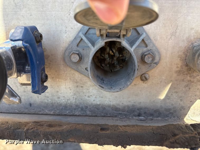 image for item EF6179 2005 Wilson PSDCL-402 livestock trailer