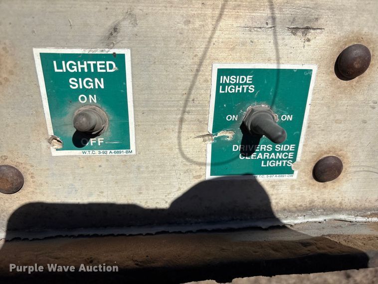 image for item EF6179 2005 Wilson PSDCL-402 livestock trailer