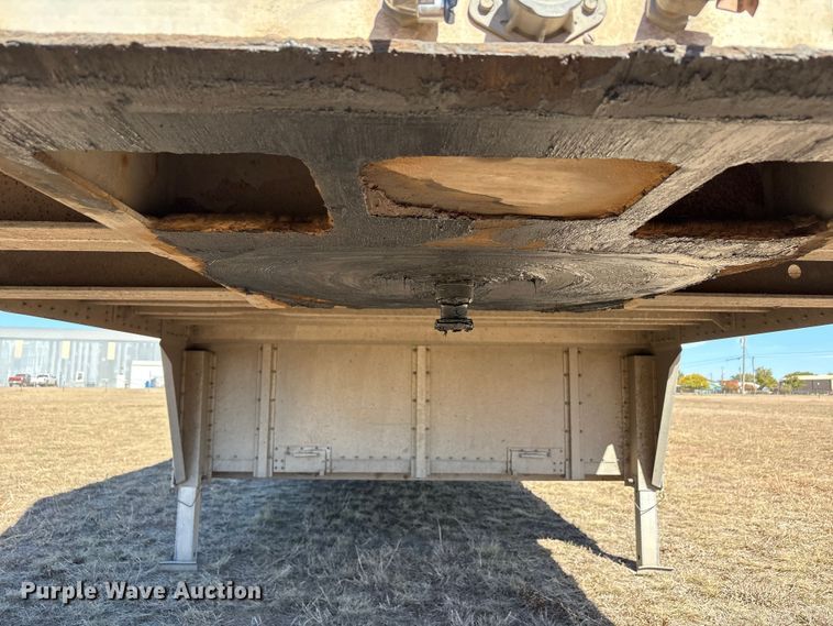 image for item EF6179 2005 Wilson PSDCL-402 livestock trailer