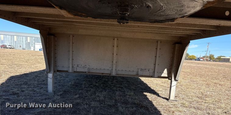 image for item EF6179 2005 Wilson PSDCL-402 livestock trailer