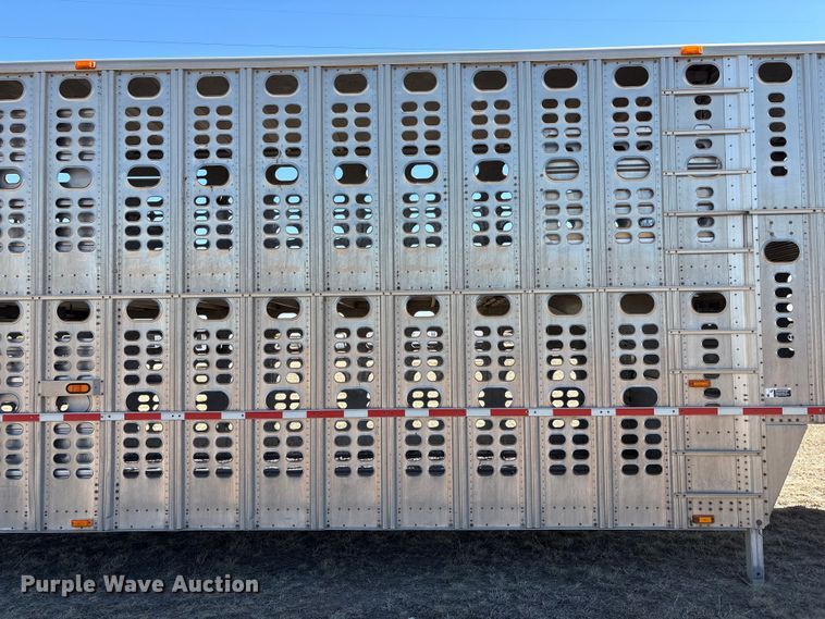 image for item EF6179 2005 Wilson PSDCL-402 livestock trailer