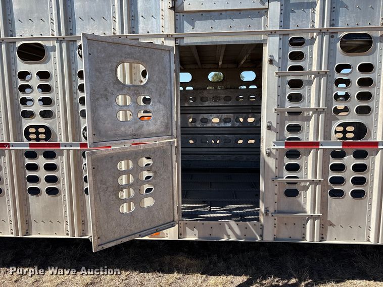 image for item EF6179 2005 Wilson PSDCL-402 livestock trailer