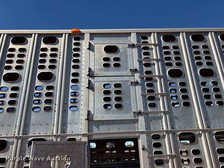 image for item EF6179 2005 Wilson PSDCL-402 livestock trailer