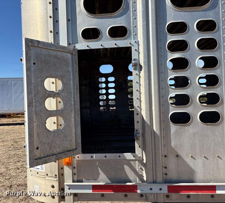 image for item EF6179 2005 Wilson PSDCL-402 livestock trailer
