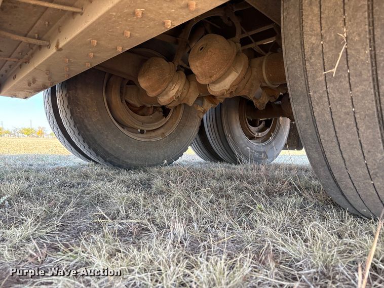 image for item EF6179 2005 Wilson PSDCL-402 livestock trailer