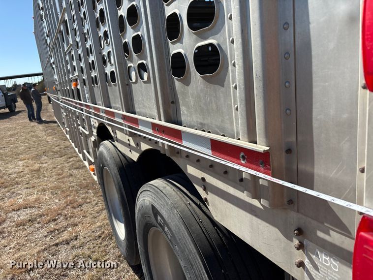 image for item EF6179 2005 Wilson PSDCL-402 livestock trailer