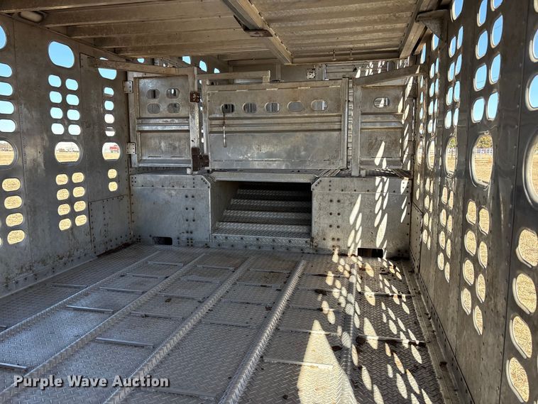 image for item EF6179 2005 Wilson PSDCL-402 livestock trailer