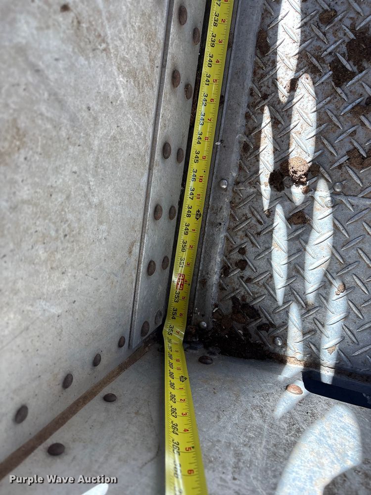 image for item EF6179 2005 Wilson PSDCL-402 livestock trailer