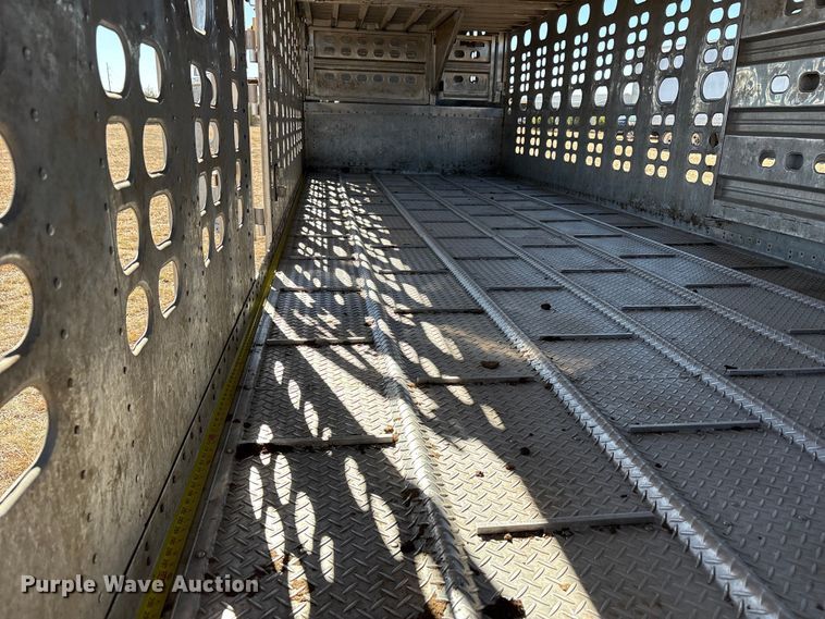 image for item EF6179 2005 Wilson PSDCL-402 livestock trailer